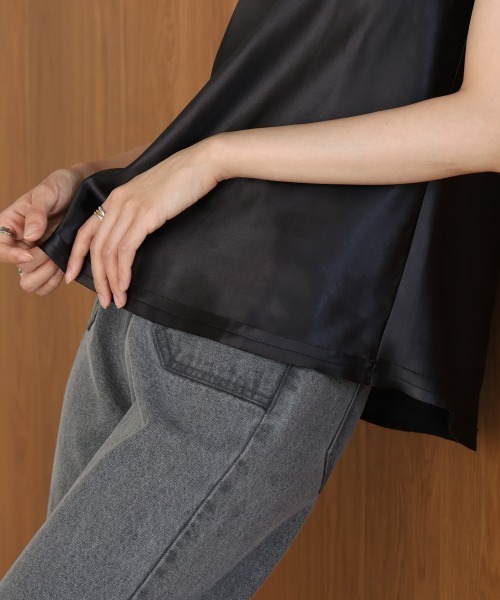 Bab(バブ)の「サテンタンクトップス(タンクトップ・レディース・ベージュ/ブラック/アイボリー・M)」の14枚目の写真