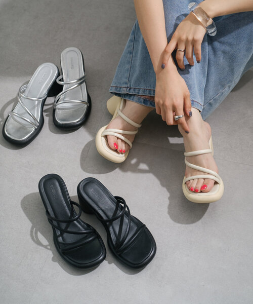 Kastane（カスタネ）の「【WEB限定】チャンキーヒールサンダル（サンダル・レディース・アイボリー/ブラック/シルバー・36/37/38）」の21枚目の写真