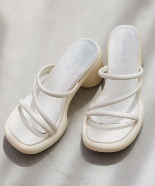 Kastane（カスタネ）の「【WEB限定】チャンキーヒールサンダル（サンダル・レディース・アイボリー/ブラック/シルバー・36/37/38）」の15枚目の写真