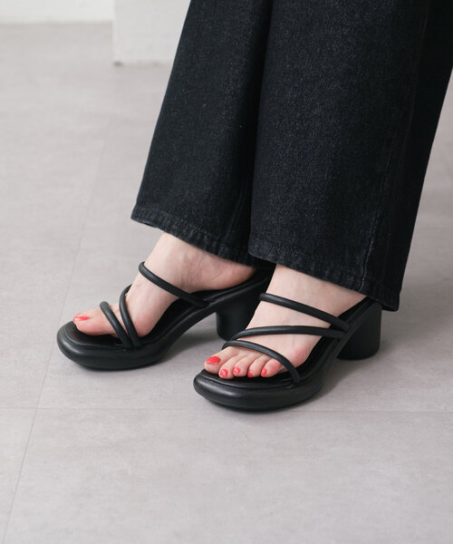 Kastane（カスタネ）の「【WEB限定】チャンキーヒールサンダル（サンダル・レディース・アイボリー/ブラック/シルバー・36/37/38）」の9枚目の写真