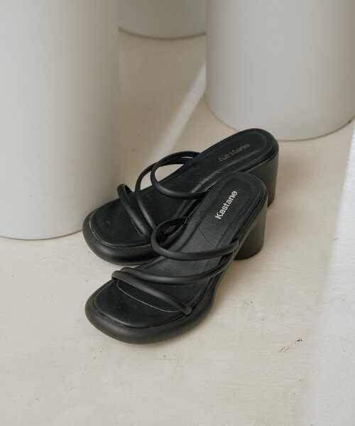 Kastane（カスタネ）の「【WEB限定】チャンキーヒールサンダル（サンダル・レディース・アイボリー/ブラック/シルバー・36/37/38）」の4枚目の写真