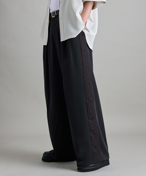 JUNRED（ジュンレッド）の「ジャガードライン3タックワイドトラックパンツ（スラックス・メンズ・ブラック/チャコールグレー・L/M/S）」の2枚目の写真