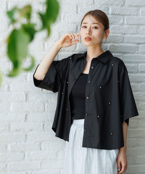 LAKOLE(ラコレ)の「ボールスタッズ半袖シャツ / 136000(シャツ/ブラウス・レディース・ブラック/ブルー/オフホワイト・FREE)」の3枚目の写真