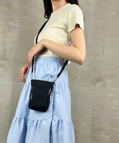 tolene(トレネ)の「縦型ミニショルダーバッグ(ショルダーバッグ・レディース・ブラック/ベージュ/ホワイト/ブルーグリーン・ONE SIZE)」の15枚目の写真