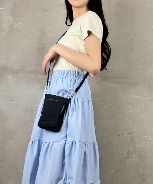 tolene(トレネ)の「縦型ミニショルダーバッグ(ショルダーバッグ・レディース・ブラック/ベージュ/ホワイト/ブルーグリーン・ONE SIZE)」の16枚目の写真