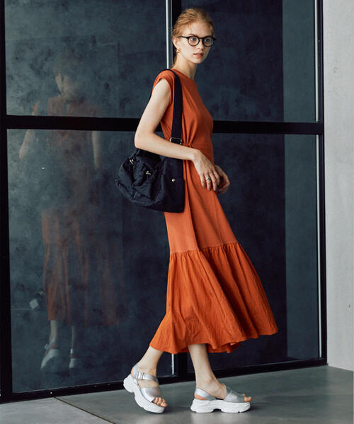 FREE'S MART（フリーズマート）の「◆布帛ドッキングフレンチスリーブカットワンピース（ワンピース・レディース・オレンジ/ブラック/カーキ・SMALL/MEDIUM）」の13枚目の写真