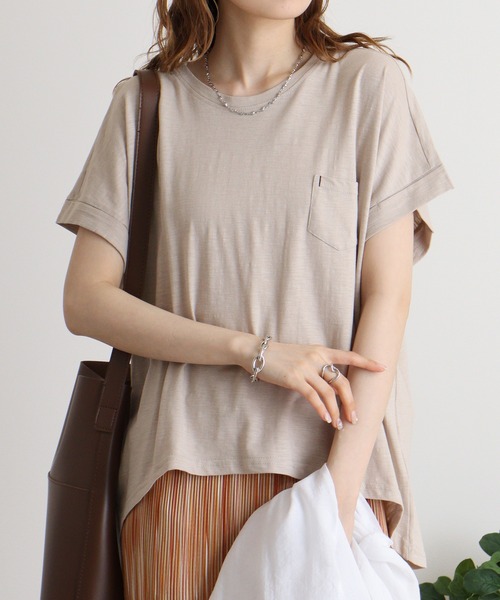 atONE(アットワン)の「オーバーサイズポケット付きUネックTee(Tシャツ/カットソー・レディース・ピンク系その他3/ブルー系その他/ネイビー/モカ/オフホワイト/パープル系その他/パープル系その他2/ブルー系その他2/カーキ/ブラック/ベージュ・L/M)」の4枚目の写真