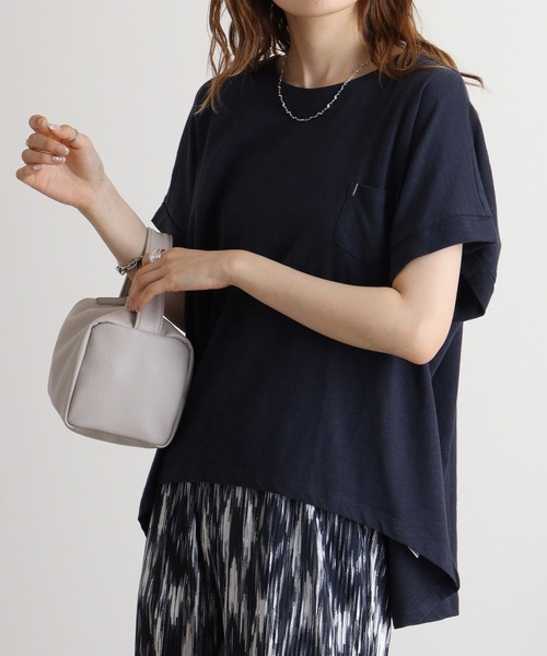 atONE(アットワン)の「オーバーサイズポケット付きUネックTee(Tシャツ/カットソー・レディース・ピンク系その他3/ブルー系その他/ネイビー/モカ/オフホワイト/パープル系その他/パープル系その他2/ブルー系その他2/カーキ/ブラック/ベージュ・L/M)」の6枚目の写真