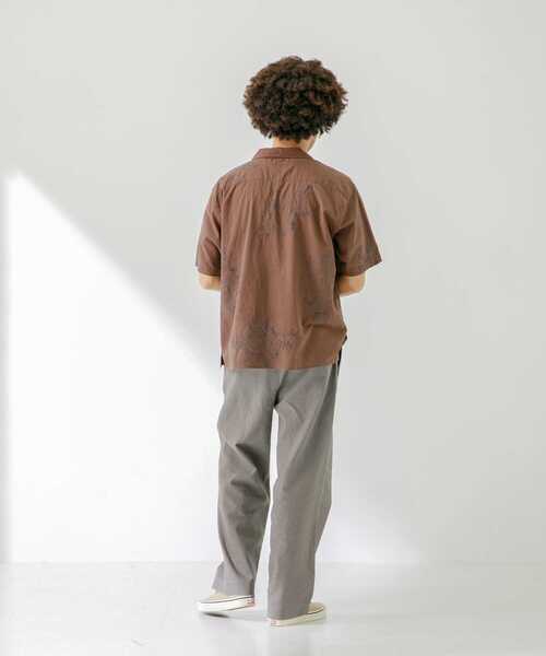 URBAN RESEARCH Sonny Label（アーバンリサーチサニーレーベル）の「フラワーハンドエンブロイダリー半袖シャツ（シャツ/ブラウス・メンズ・カーキ/オフホワイト/ブラウン・MEDIUM/LARGE）」の20枚目の写真