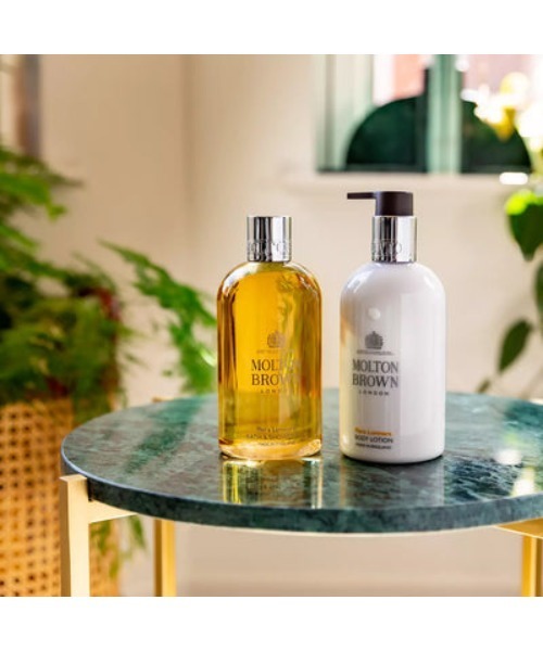 MOLTON BROWN（モルトンブラウン）の「フローラ ルミナーレ バス＆シャワージェル 300ml｜モルトンブラウン MOLTON BROWN（石鹸/ボディソープ・レディース・フローラル・FREE）」の4枚目の写真