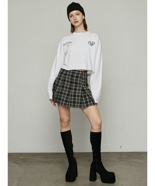 EMODA(エモダ)の「マークユニットロングTシャツ(Tシャツ/カットソー・レディース・ブラック/グレー/ホワイト/レッド/ブルー・FREE)」の8枚目の写真