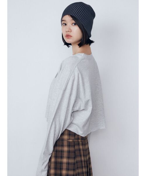 EMODA(エモダ)の「マークユニットロングTシャツ(Tシャツ/カットソー・レディース・ブラック/グレー/ホワイト/レッド/ブルー・FREE)」の12枚目の写真