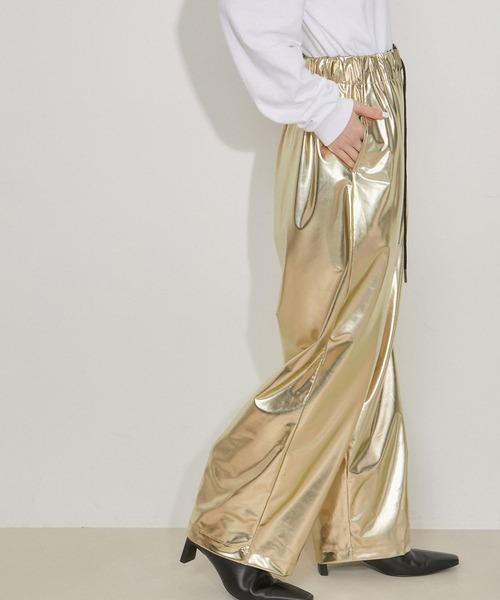 ADAM ET ROPE'（アダムエロペ）の「【洗える】メタリックイージーパンツ（その他パンツ・レディース・シルバー系その他/ゴールド/ブラック・FREE）」の3枚目の写真