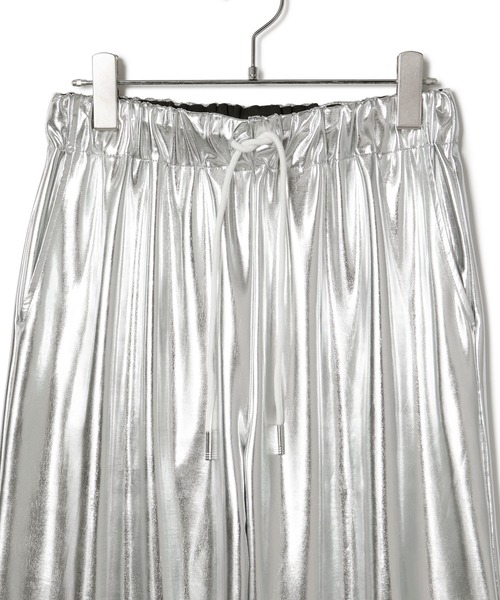 ADAM ET ROPE'（アダムエロペ）の「【洗える】メタリックイージーパンツ（その他パンツ・レディース・シルバー系その他/ゴールド/ブラック・FREE）」の13枚目の写真