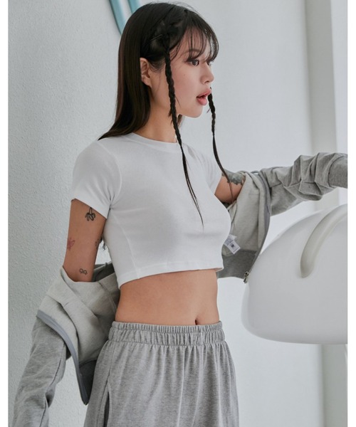 muahmuah(ムーアムーア)の「A'GEM/9 × .kom『muah muah/ムーアムーア』 LOGO POINT TRAINING CROP HOOD ZIPUP/トレーニング クロップ ジップアップ パーカー(パーカー・レディース・ブラック/グレー・FREE)」の4枚目の写真