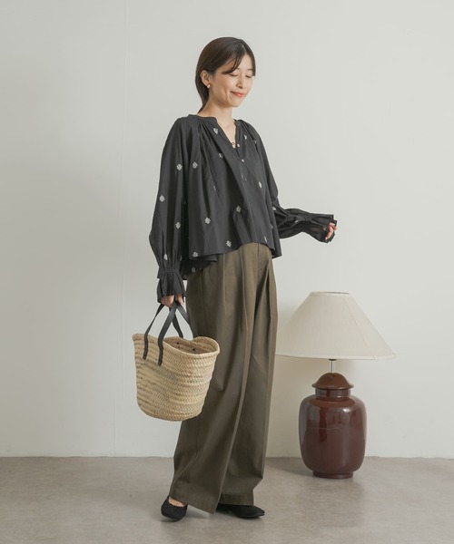 URBAN RESEARCH DOORS（アーバンリサーチドアーズ）の「ラメ刺繍ブラウス（シャツ/ブラウス・レディース・ホワイト/チャコールグレー・MEDIUM）」の22枚目の写真