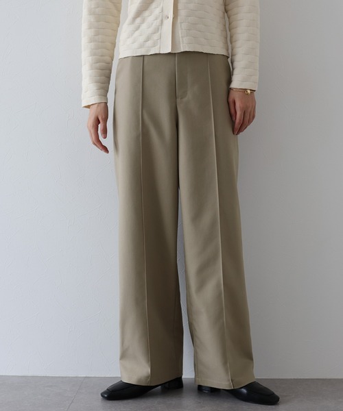 J by blue(ジェイバイブルー)の「ピンタックストレートスラックス(スラックス・レディース・モカ/ブラック/チャコールグレー・SMALL/MEDIUM/LARGE)」の1枚目の写真
