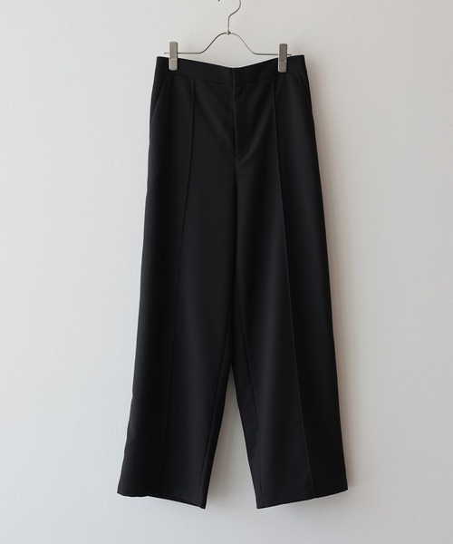 J by blue(ジェイバイブルー)の「ピンタックストレートスラックス(スラックス・レディース・モカ/ブラック/チャコールグレー・SMALL/MEDIUM/LARGE)」の12枚目の写真