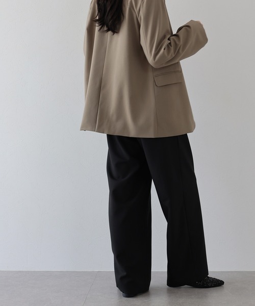 J by blue(ジェイバイブルー)の「ピンタックストレートスラックス(スラックス・レディース・モカ/ブラック/チャコールグレー・SMALL/MEDIUM/LARGE)」の6枚目の写真