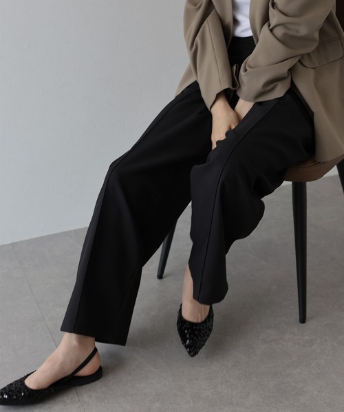 J by blue(ジェイバイブルー)の「ピンタックストレートスラックス(スラックス・レディース・モカ/ブラック/チャコールグレー・SMALL/MEDIUM/LARGE)」の22枚目の写真