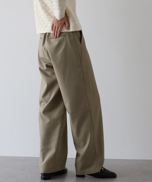 J by blue(ジェイバイブルー)の「ピンタックストレートスラックス(スラックス・レディース・モカ/ブラック/チャコールグレー・SMALL/MEDIUM/LARGE)」の7枚目の写真