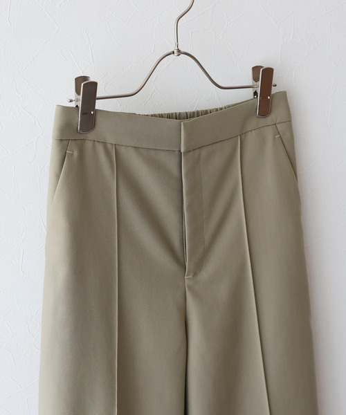 J by blue(ジェイバイブルー)の「ピンタックストレートスラックス(スラックス・レディース・モカ/ブラック/チャコールグレー・SMALL/MEDIUM/LARGE)」の15枚目の写真
