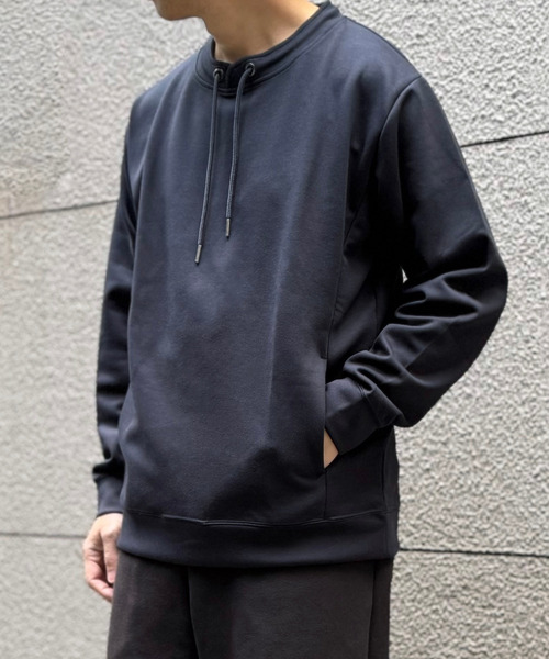 ikka(イッカ)の「【抗菌防臭】GOKU楽ダンボールルーイカラー(スウェット・メンズ・グリーン/ホワイト/グレー/ネイビー/ワイン・XL/L/M/S)」の1枚目の写真