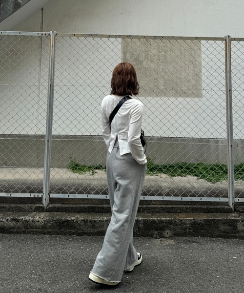 ISOOK（アイスー）の「カットオフスウェットパンツ(chiica select) / ダメージスウェット ワイドパンツ ダメージパンツ（スウェットパンツ・レディース・グレー・FREE）」の2枚目の写真