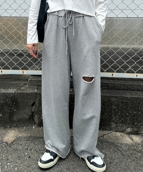 ISOOK(アイスー)の「カットオフスウェットパンツ(chiica select) / ダメージスウェット ワイドパンツ ダメージパンツ(スウェットパンツ・レディース・グレー・FREE)」の10枚目の写真