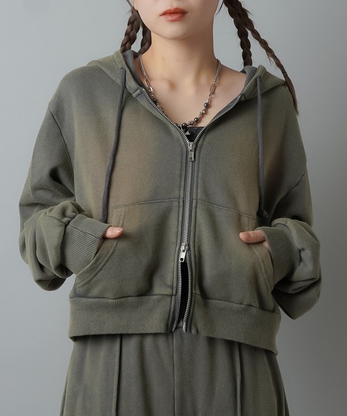 SPINNS（スピンズ）の「パウダー加工 Wジップショート丈スウェット（パーカー・レディース・スミクロ/ネイビー/ボルドー・ONESIZE）」の2枚目の写真