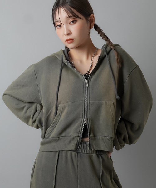 SPINNS（スピンズ）の「パウダー加工 Wジップショート丈スウェット（パーカー・レディース・スミクロ/ネイビー/ボルドー・ONESIZE）」の22枚目の写真