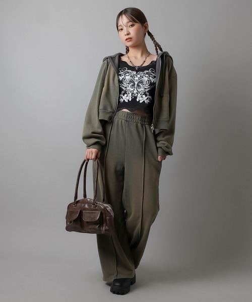 SPINNS（スピンズ）の「パウダー加工 Wジップショート丈スウェット（パーカー・レディース・スミクロ/ネイビー/ボルドー・ONESIZE）」の18枚目の写真