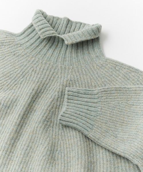 UNFIL（アンフィル）の「unfil アンフィル / superfine lambs & chenille ribbed-knit high-neck sweater スーパーファインラムシェニールリブニットハイネックセーター / WFFL-UW123（ニット/セーター・レディース・ライトベージュ/ミント・1）」の10枚目の写真