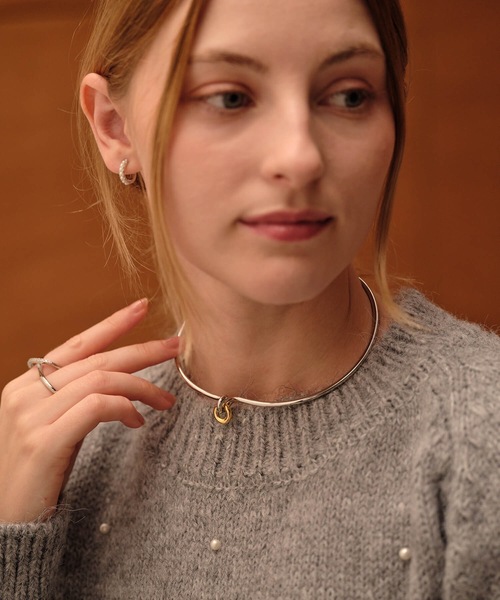 ANOH（アノー）の「コンビカラーリングチョーカー（チョーカー・レディース・シルバー×ゴールド・FREE）」の4枚目の写真