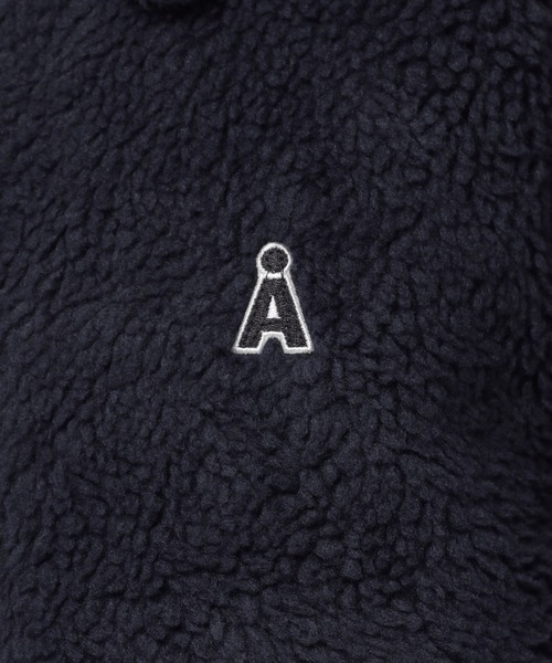 ALAND(エーランド)の「【UNISEX】ALAND/Aロゴワッペンボアブルゾン(ブルゾン・レディース・ネイビー/ベージュ・LARGE/MEDIUM)」の5枚目の写真