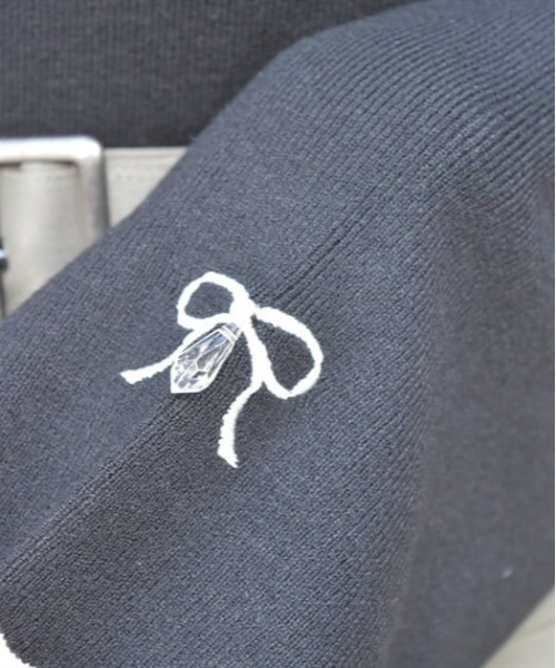 axes femme(アクシーズファム)の「リボン刺繍配色フレア袖ニット(ニット/セーター・レディース・ブラック/ホワイト/ラベンダー・FREE)」の10枚目の写真