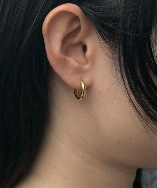 whoseA(フーシー)の「【silver925】NeatHoop15mmPierce16KGP/ニート フープピアス15mm(ピアス(両耳用)・メンズ・ゴールド・FREE)」の4枚目の写真