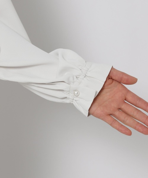 GLOBAL WORK（グローバルワーク）の「お手入れらくらくスタンドギャザーブラウス/133608（シャツ/ブラウス・レディース・ブラック/グレイッシュベージュ/オフホワイト・SMALL/MEDIUM/LARGE/X-LARGE）」の19枚目の写真