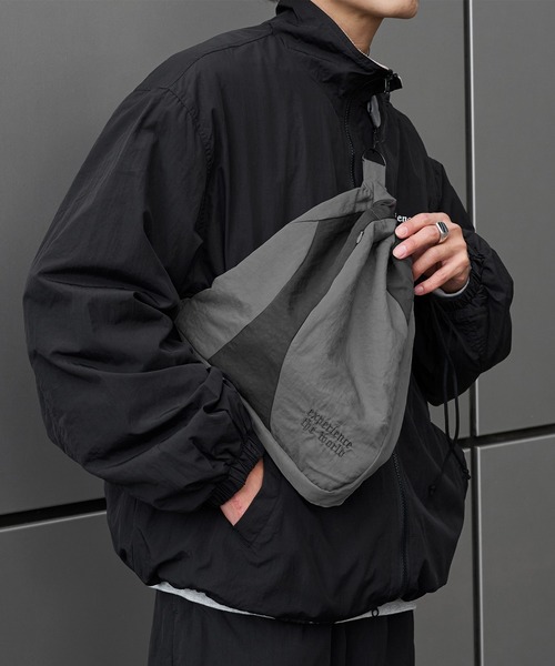 kutir(クティール)の「ASSORT BY COLOR SHOULDER BAG/アソートバイカラーショルダーバッグ(ショルダーバッグ・メンズ・チャコールグレー/ライトグレー/ブラック/ネイビー・FREE)」の9枚目の写真