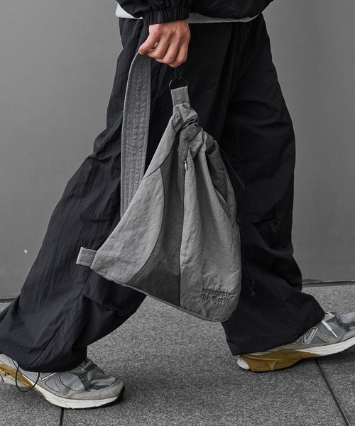 kutir(クティール)の「ASSORT BY COLOR SHOULDER BAG/アソートバイカラーショルダーバッグ(ショルダーバッグ・メンズ・チャコールグレー/ライトグレー/ブラック/ネイビー・FREE)」の11枚目の写真