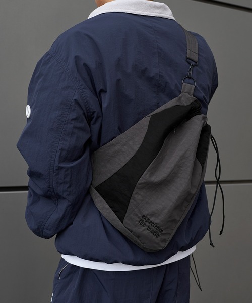 kutir(クティール)の「ASSORT BY COLOR SHOULDER BAG/アソートバイカラーショルダーバッグ(ショルダーバッグ・メンズ・チャコールグレー/ライトグレー/ブラック/ネイビー・FREE)」の14枚目の写真