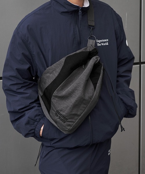 kutir(クティール)の「ASSORT BY COLOR SHOULDER BAG/アソートバイカラーショルダーバッグ(ショルダーバッグ・メンズ・チャコールグレー/ライトグレー/ブラック/ネイビー・FREE)」の15枚目の写真