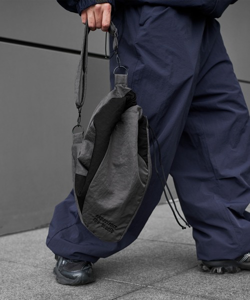 kutir(クティール)の「ASSORT BY COLOR SHOULDER BAG/アソートバイカラーショルダーバッグ(ショルダーバッグ・メンズ・チャコールグレー/ライトグレー/ブラック/ネイビー・FREE)」の17枚目の写真