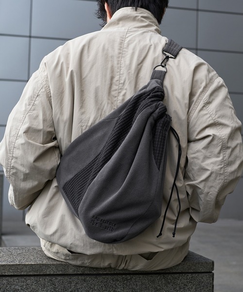 kutir(クティール)の「ASSORT BY COLOR SHOULDER BAG/アソートバイカラーショルダーバッグ(ショルダーバッグ・メンズ・チャコールグレー/ライトグレー/ブラック/ネイビー・FREE)」の18枚目の写真