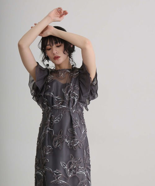 atlo(アトロ)の「フレア スリーブ パーティー ドレス セレモニー ミモレ丈&袖あり 結婚式 フォーマル オケージョンドレス 同窓会 二次会 成人式 タイト シースルー ラメ糸オフショル風 お呼ばれ 謝恩会 20代 30代(ドレス・レディース・ミント/チャコール/ベージュ/ライトグレー/ブラウン/ブラック・M)」の17枚目の写真
