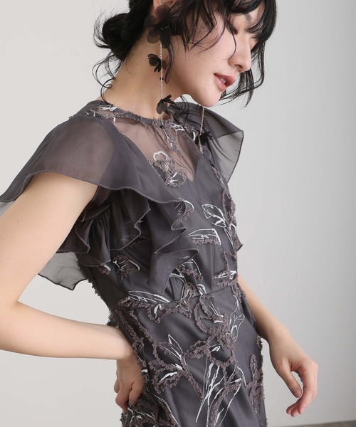atlo(アトロ)の「フレア スリーブ パーティー ドレス セレモニー ミモレ丈&袖あり 結婚式 フォーマル オケージョンドレス 同窓会 二次会 成人式 タイト シースルー ラメ糸オフショル風 お呼ばれ 謝恩会 20代 30代(ドレス・レディース・ミント/チャコール/ベージュ/ライトグレー/ブラウン/ブラック・M)」の18枚目の写真