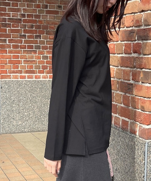 HEILIS(ヘイリス)の「【サイズ展開あり】オーバーサイズコットンロングスリーブカットソー / オーバーサイズ レディース ユニセックス ロングTシャツ 長袖 無地 秋服 冬服 春服 ノームコア レイヤード ロンT(Tシャツ/カットソー・レディース・ホワイト/ブラック/グレー/ネイビー・L/M)」の6枚目の写真