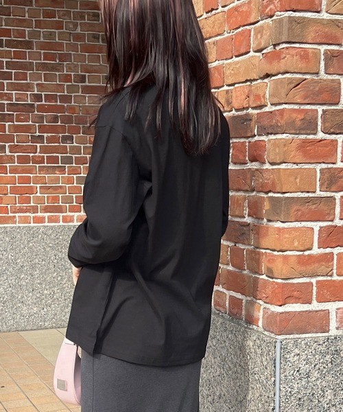 HEILIS(ヘイリス)の「【サイズ展開あり】オーバーサイズコットンロングスリーブカットソー / オーバーサイズ レディース ユニセックス ロングTシャツ 長袖 無地 秋服 冬服 春服 ノームコア レイヤード ロンT(Tシャツ/カットソー・レディース・ホワイト/ブラック/グレー/ネイビー・L/M)」の7枚目の写真