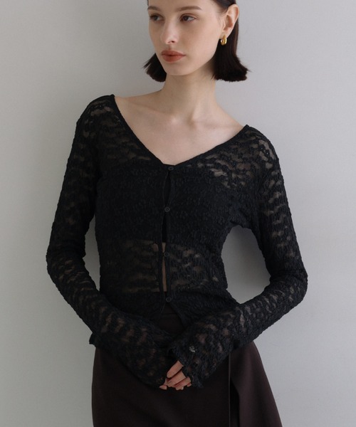 Freesia by andme（フリージアバイアンドミー）の「前後2wayフラワーレースチュールシアートップス（シャツ/ブラウス・レディース・ブラック/オフホワイト・L/M）」の2枚目の写真