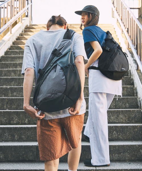 Unblend(アンブレンド)の「【Unblend】異素材切り替え ワンショルダーボディバッグ(ボディバッグ/ウエストポーチ・レディース・グレー系/オレンジ系/ブラック系1/ブラック系/ネイビー系/ブラウン系・FREE)」の11枚目の写真